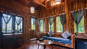 Living area - Tavan Riverside Homestay - Hostel (Ta Van)