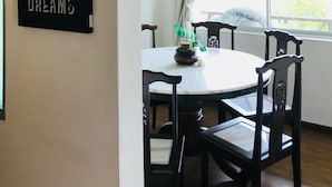تناول الطعام