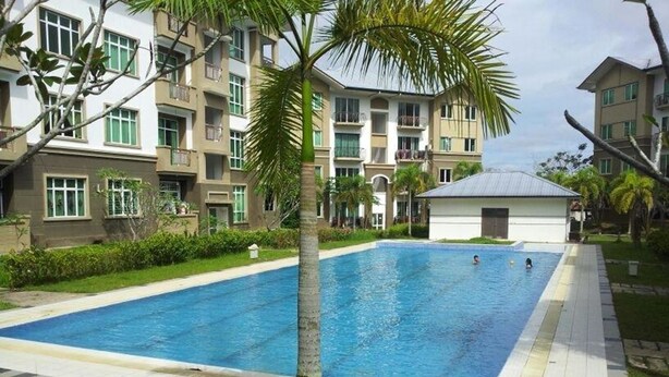 حمام سباحة