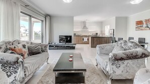 Living area - Uniquestay Mayfair Luxury Apartment (Cape Town)