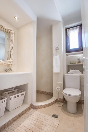 Bathroom - Gratsias Luxury Apartments (Naxos)