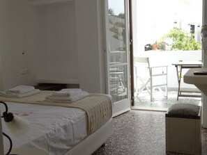 Room - Anassa Studios (Naxos)
