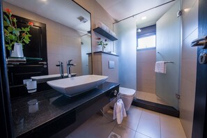 Bathroom - Kitante Apartments (Kampala)