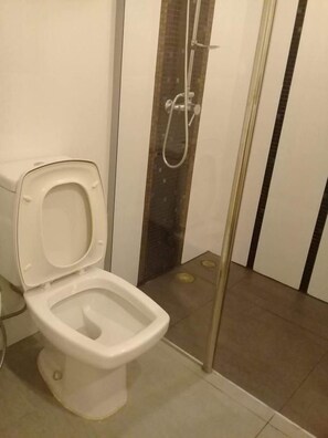 Bathroom - Amazon Residence Condo by Mainot (Pattaya)