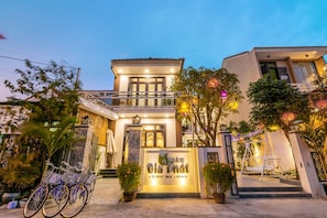 Unclassified image, 3 of 49, button - Gia Phát (Da Nang Municipality)