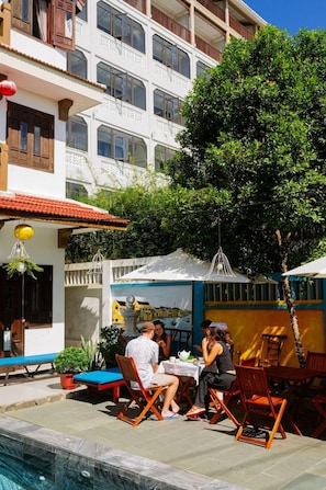 Khu ẩm thực ngoài trời