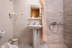 Bathroom - Athina Apartments (Platanias)