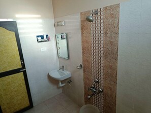 Bathroom - OYO Rooms 017 Kombakkam Pondicherry (Puducherry)