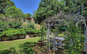 Tempat makan luar