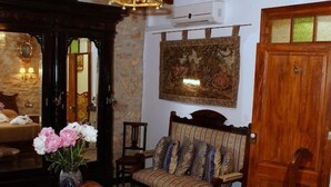 Unclassified image, 2 of 60, button - Sitges Royal Rooms (Sitges)