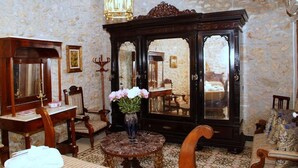 Unclassified image, 3 of 60, button - Sitges Royal Rooms (Sitges)