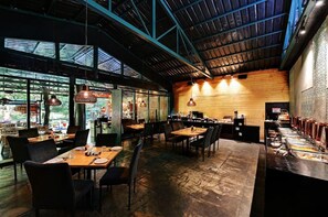 Dining - Ayar Jungle Camp (Nainital)