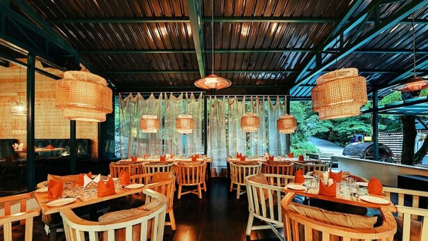 Outdoor dining - Ayar Jungle Camp (Nainital)