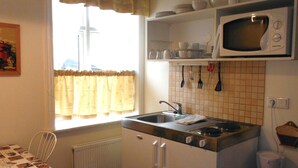 Private kitchen - Three Sisters Studio Apartments (Reykjavik)