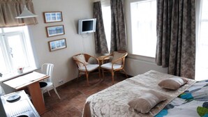 Room - Three Sisters Studio Apartments (Reykjavik)
