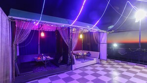 Outdoor dining - Treebo Roshan House (Dharamshala)