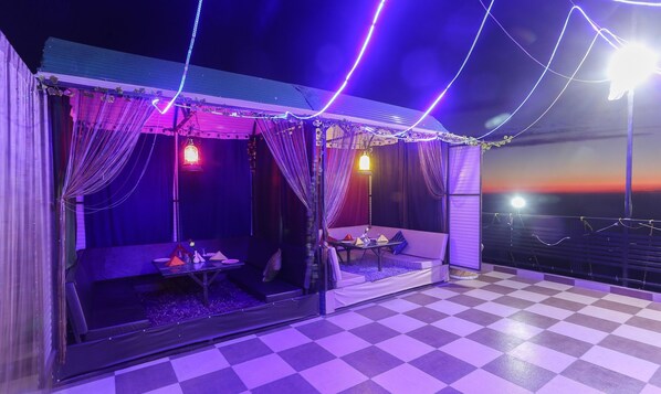 Outdoor dining - Treebo Roshan House (Dharamshala)