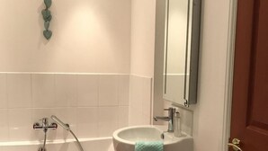 Bathroom - Scardroy Bell Tower (Inverness)