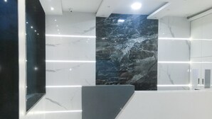 Lobby - Treebo Blue Moon (Mumbai)