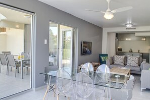 Unclassified image, 4 of 39, button - 14 Kyalanga (uMhlanga)