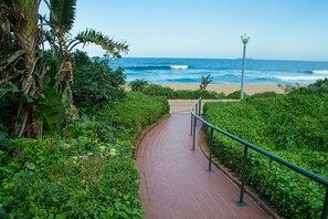 Unclassified image, 3 of 39, button - 14 Kyalanga (uMhlanga)