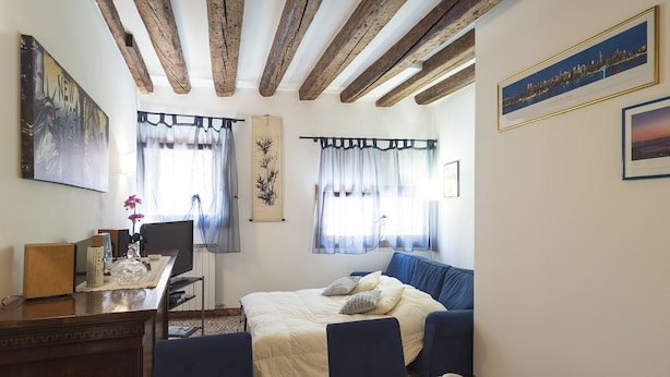 Unclassified image, 1 of 19, button - Romantic Lagoon (Venice)