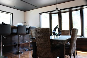 Dining - Tropical Lodge Booya (Onna)