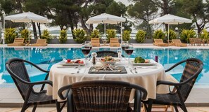 Outdoor dining - Rema (Sithonia)