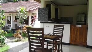 Outdoor dining - Indah Homestay (Senggigi)