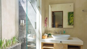 Bathroom - Narvik Villa (Senggigi)