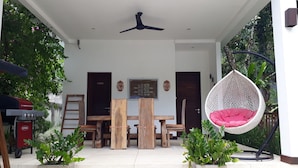 Outdoor dining - Narvik Villa (Senggigi)