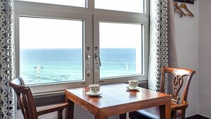 Dining - Eastern Castle Pension (Gangneung)