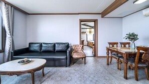 Living area - Eastern Castle Pension (Gangneung)