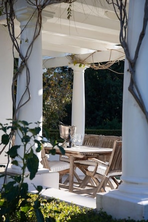 Tempat makan outdoor