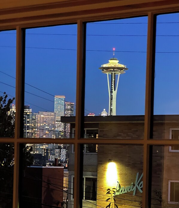 Unclassified image, 1 of 38, button - Charming Queen Anne Craftsman - Walk to Space Needle (Seattle)