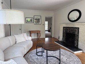 Unclassified image, 4 of 38, button - Charming Queen Anne Craftsman - Walk to Space Needle (Seattle)
