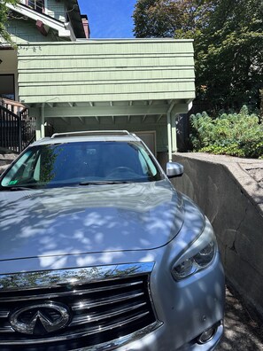 Property grounds - Charming Queen Anne Craftsman - Walk to Space Needle (Seattle)