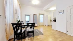 Dining - Central Apartmany Biela Street (Bratislava)