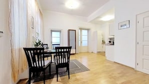 Dining - Central Apartmany Biela Street (Bratislava)