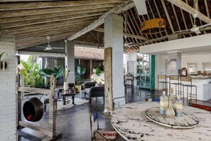 Outdoor dining - Hari Indah Boutique Hotel & Spa (Pecatu)