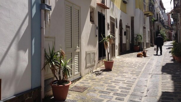 Exterior - Ambra (Lipari)