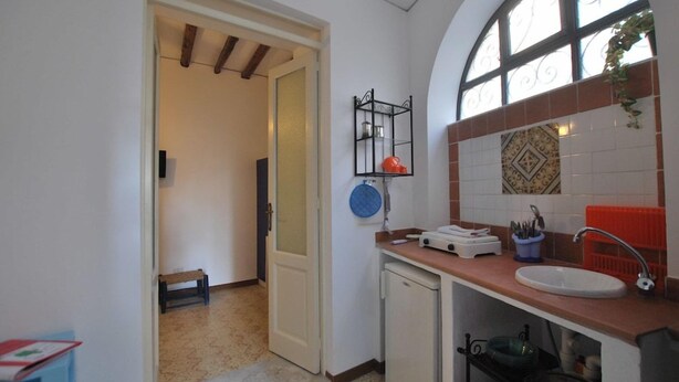 Unclassified image, 1 of 7, button - Capperino Mono (Lipari)