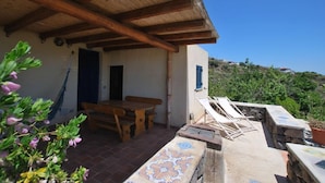 Outdoor dining - Villetta Terasia (Lipari)