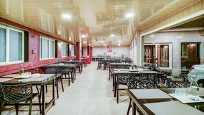 Dining - Treebo JP Cottage (Mahabaleshwar)