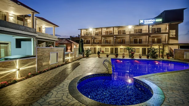Pool - Treebo JP Cottage (Mahabaleshwar)