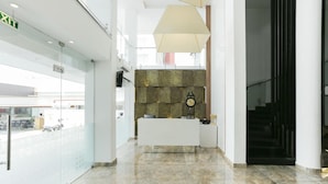 Lobby - Hotel Crown Suites (Kanayannur)