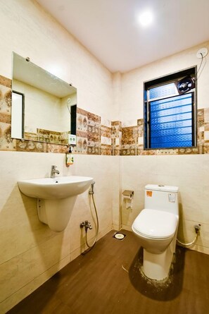 Bathroom - Treebo Winter Town (Mahabaleshwar)