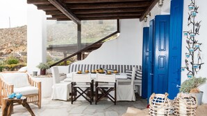 Outdoor dining - Sea Breeze Balcony Of Mykonos (Mykonos)