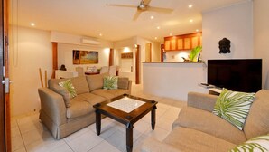 Living area - Seascape Holidays - 8 Surya (Port Douglas)
