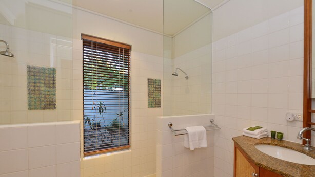 Bathroom - Seascape Holidays - 8 Surya (Port Douglas)